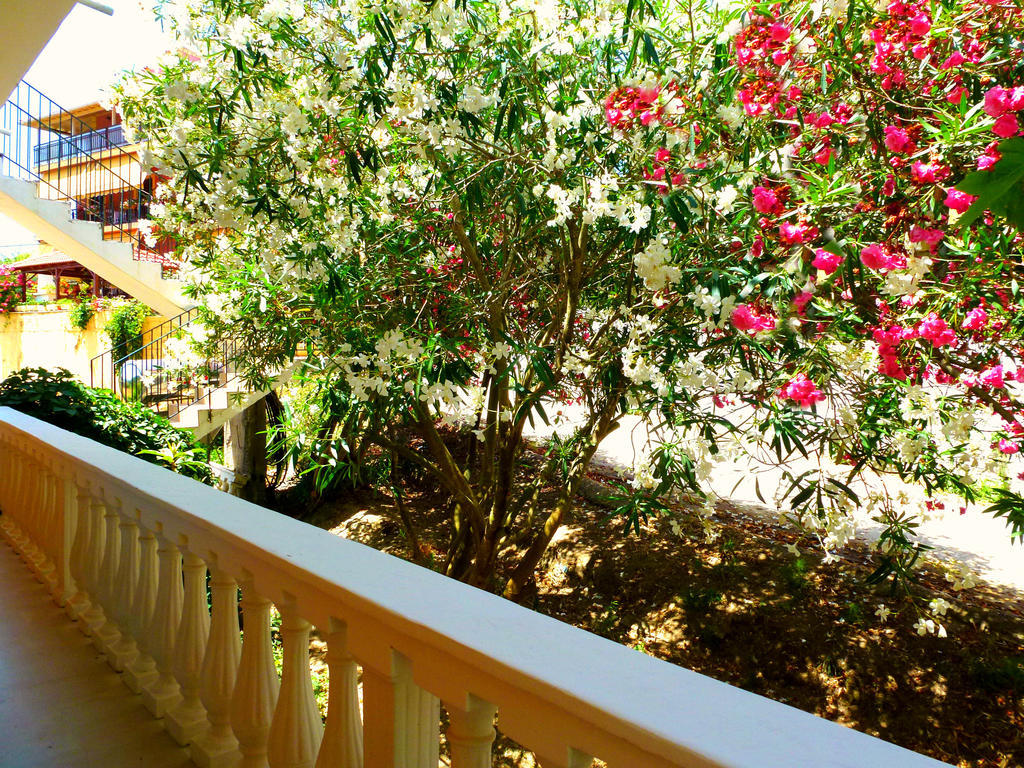 Villa Vania Gardenos วิตาลาเดส ภายนอก รูปภาพ